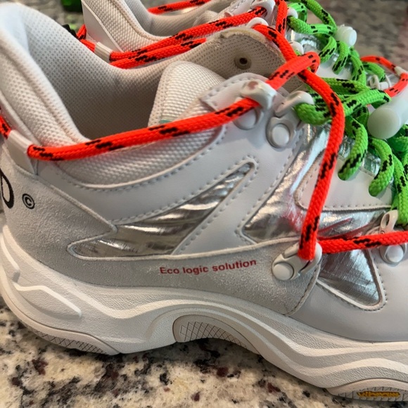 F_WD Women's Vegan Leather Toggle Sneakers - Picture 4 of 9